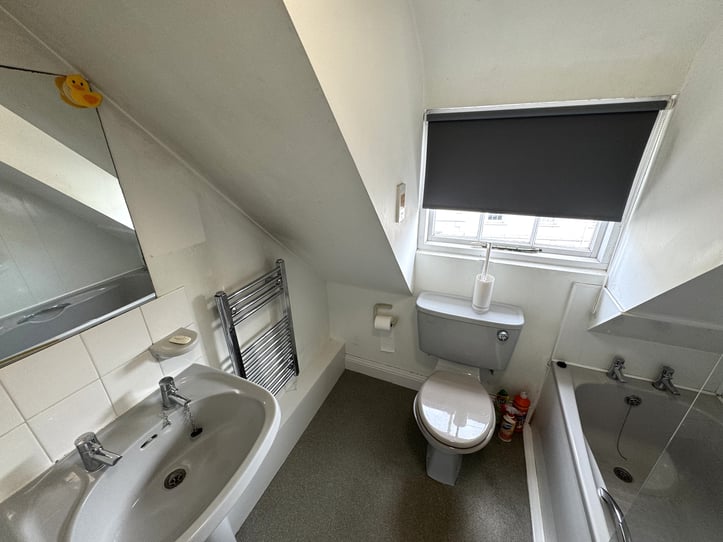  Flat 2, Trafalgar House  