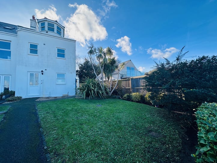 Flat 4, Les Pommiers