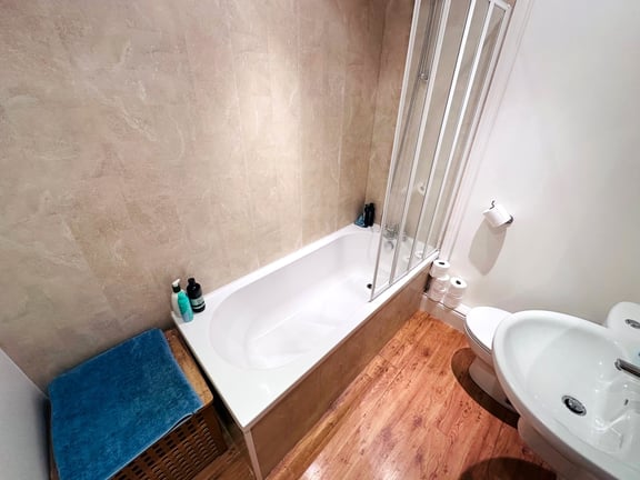  Flat 3, 73 Mount Durand 