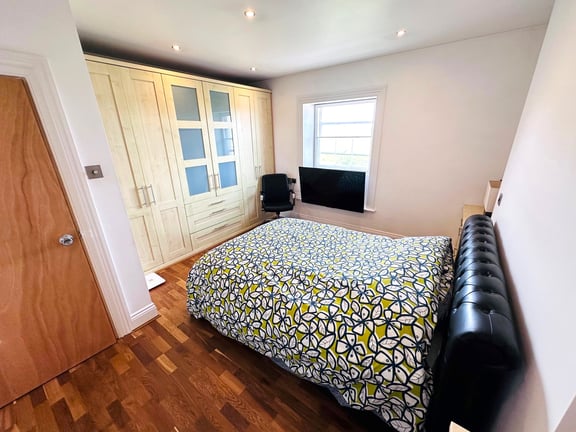  Flat 3, 73 Mount Durand 