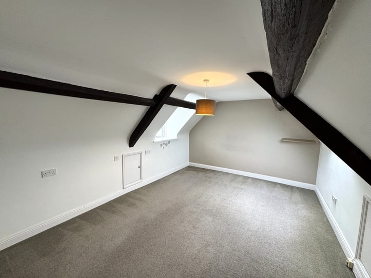  Flat 2, Trafalgar House  