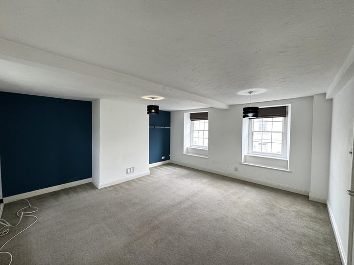  Flat 2, Trafalgar House  