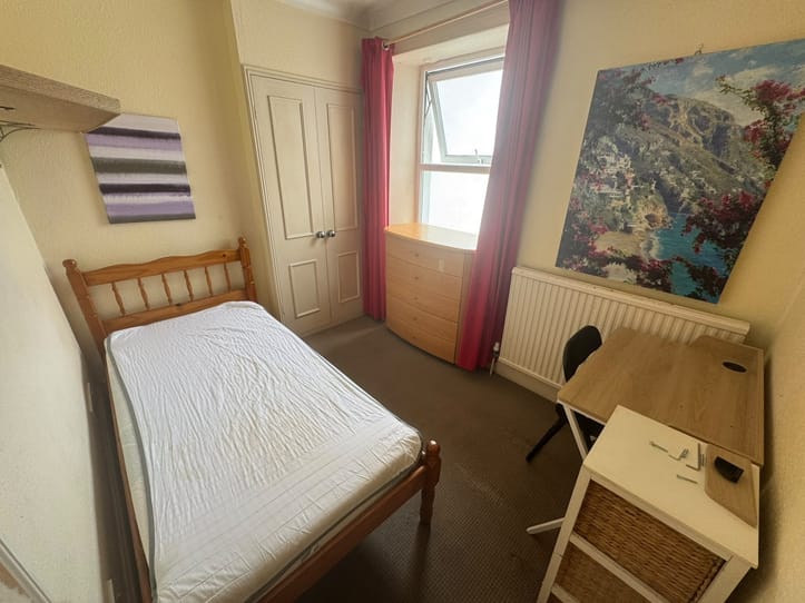 Room 4, Chequers