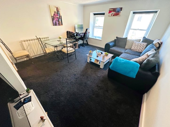  Flat 4, Hollytree House 