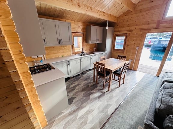  Floating Cabin, Beaucette Marina 