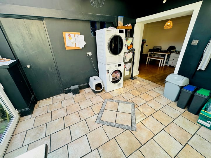 7 Westbourne Crescent