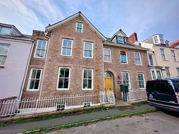  6 Armstrong Court 