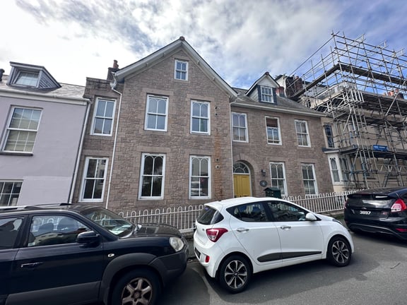  7 Armstrong Court 
