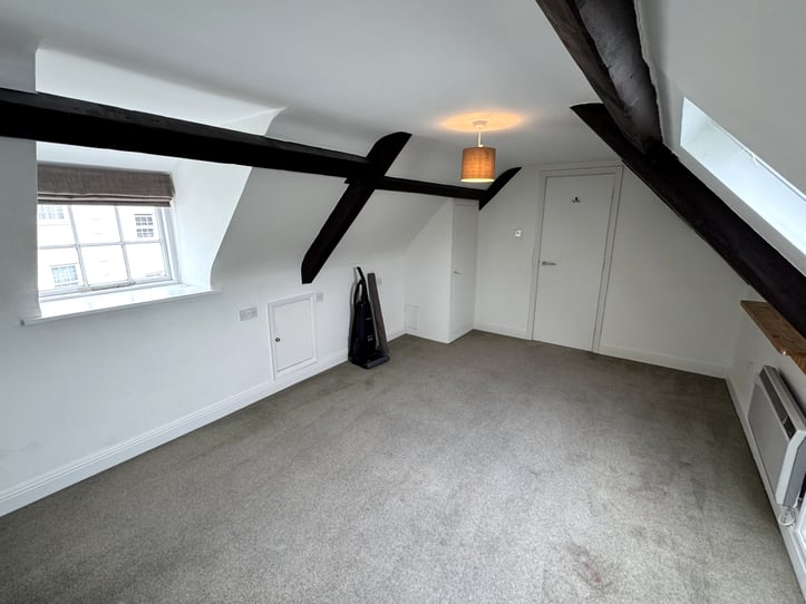  Flat 2, Trafalgar House  