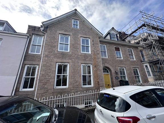  7 Armstrong Court 