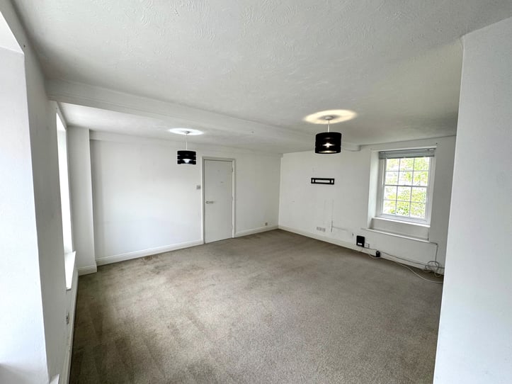  Flat 2, Trafalgar House  