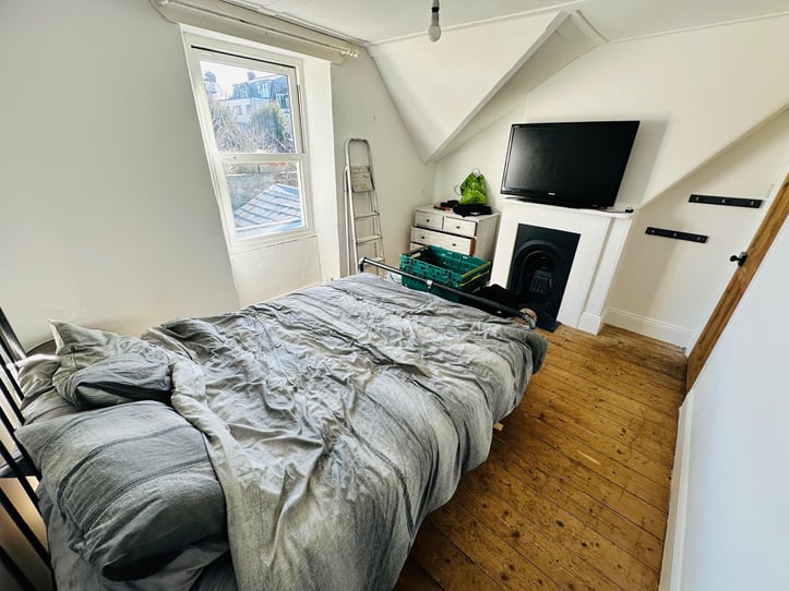 7 Westbourne Crescent