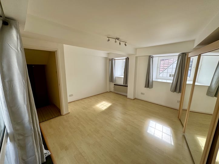 Flat 5 Cour Du Moulin