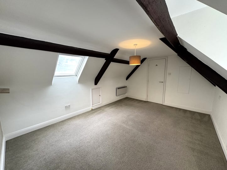  Flat 2, Trafalgar House  