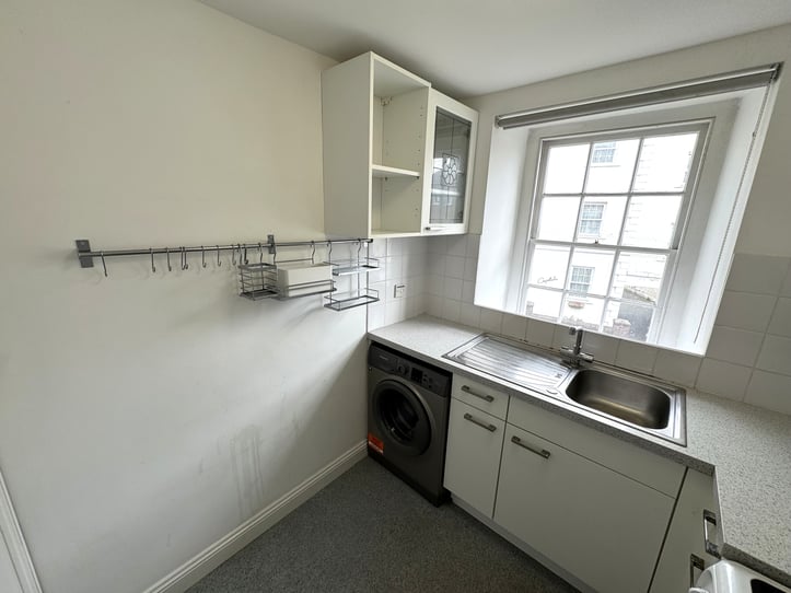  Flat 2, Trafalgar House  