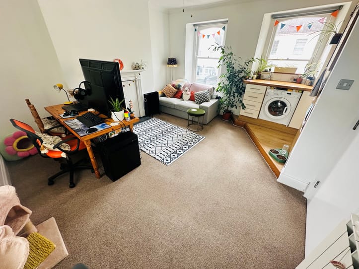 Flat 3, Springfield