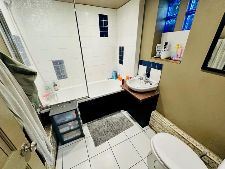 7 Westbourne Crescent