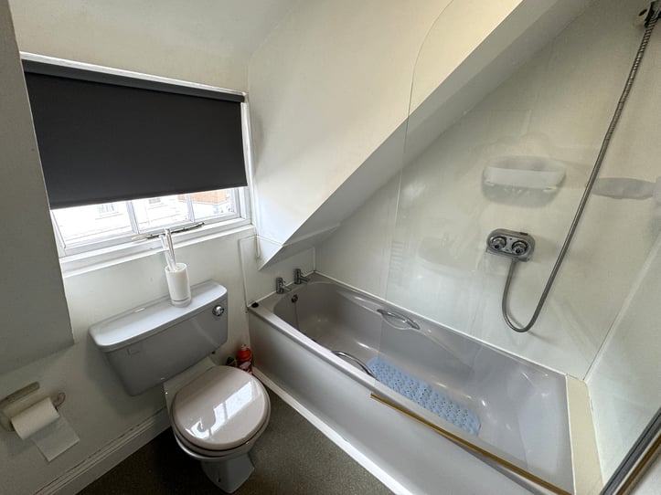  Flat 2, Trafalgar House  