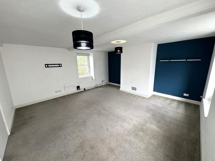  Flat 2, Trafalgar House  