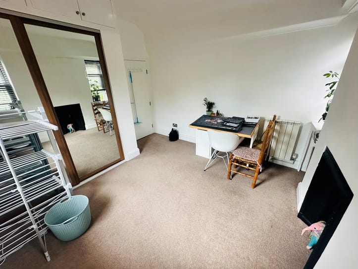 Flat 3, Springfield