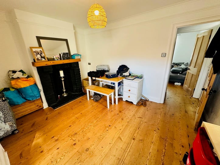 7 Westbourne Crescent