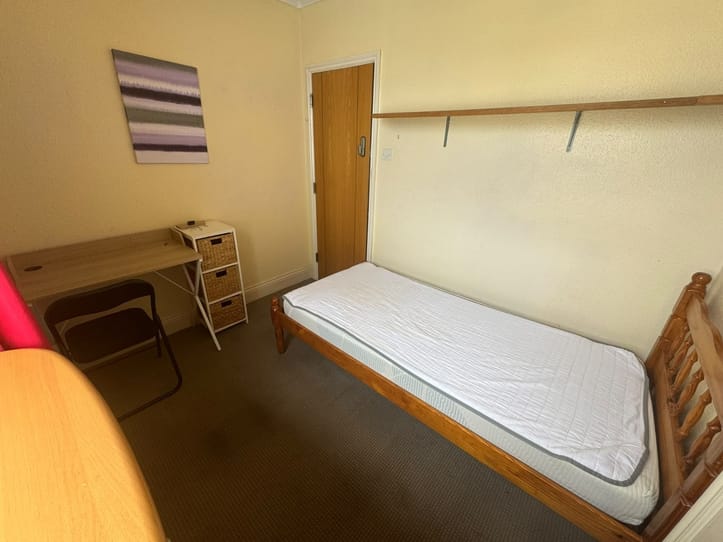 Room 4, Chequers
