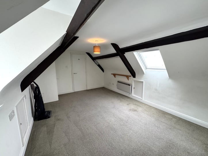  Flat 2, Trafalgar House  