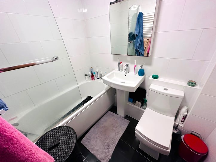  Flat 4, Hollytree House 