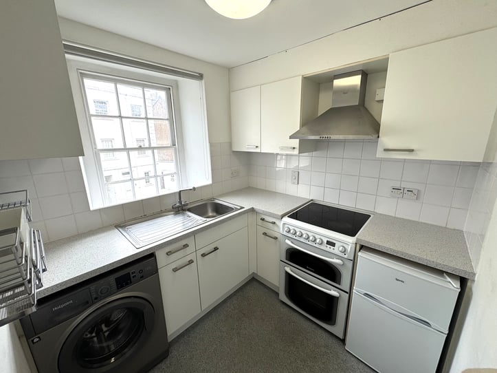  Flat 2, Trafalgar House  