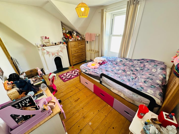 7 Westbourne Crescent